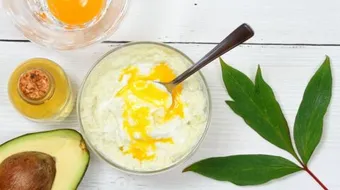 عمل الكيراتين الطبيعي للشعر بالبيت