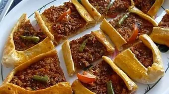 عمل الفطائر باللحم