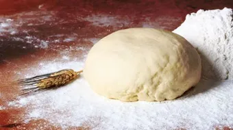 عمل عجينة المعجنات