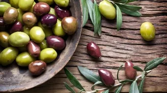 عمل مخلل الزيتون