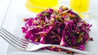 عمل سلطة الملفوف الأحمر