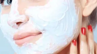 وصفات طبيعية لإزالة الحبوب من الوجه