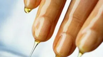 زيت الزيتون للأظافر