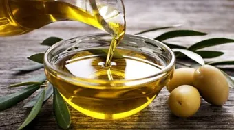 زيت الزيتون للبشرة الدهنية