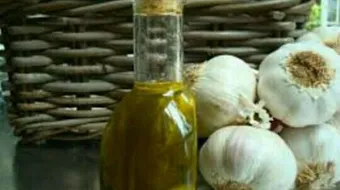 زيت الزيتون مع الثوم