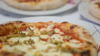 طرق عجينة البيتزا