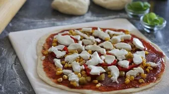 بيتزا بخبز التورتيلا