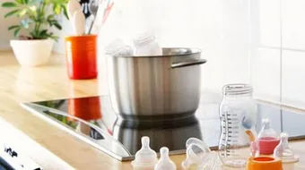 طريقة تنظيف الرضاعة البلاستيك