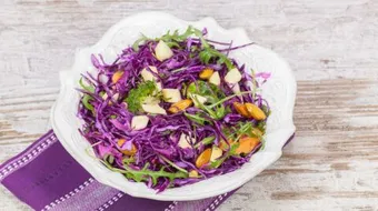 تحضير سلطة الملفوف