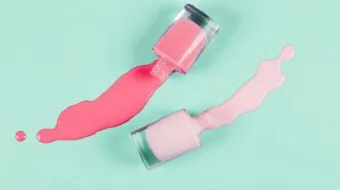 إزالة بقع المناكير من الملابس