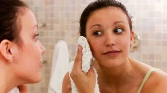 إزالة القشرة من الوجه