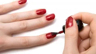 حكم وضع المناكير