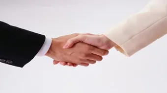 حكم مصافحة النساء