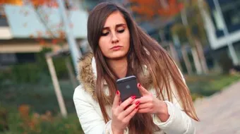 بحث عن الهاتف النقال وفوائده