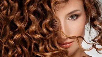 فوائد السيروم للشعر المجعد