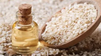 فوائد زيت السمسم للشعر الجاف