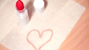 علامات حب البنت للشاب