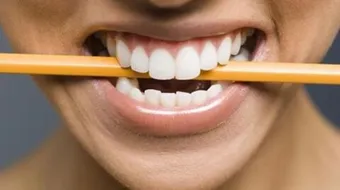 الضغط على الأسنان أثناء النوم