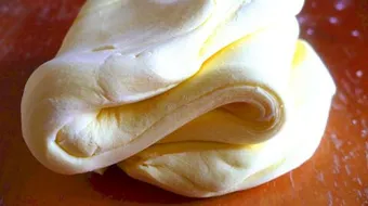 طريقة عجينة السكر لتغليف الكيك