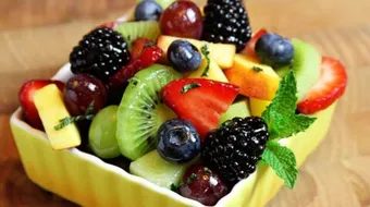 طريقة سلطة حلوة وغريبة