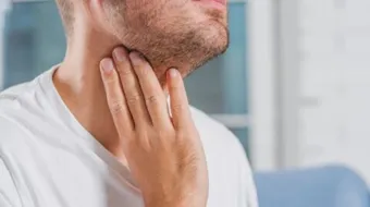 أعراض اللوز