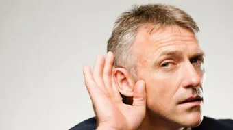 ظهور حبة في شحمة الأذن