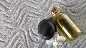 فوائد زيت الخروع للرموش