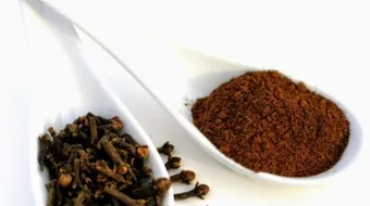 فوائد زيت القرنفل للبشرة