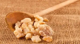 فوائد زيت اللبان للشعر