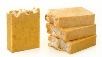 فوائد صابونة الكركم لحب الشباب