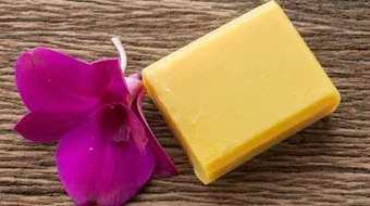 فوائد صابون الكركم