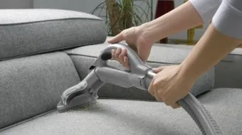 أفضل طريقة لتنظيف الكنب