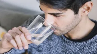 أفضل طريقة لشرب الماء