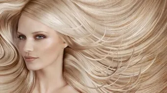 أفضل طريقة لإزالة القشرة من الشعر