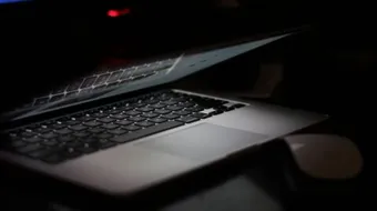 شاشة الكمبيوتر سوداء