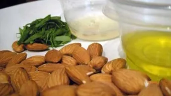 الفرق بين زيت اللوز المر والحلو