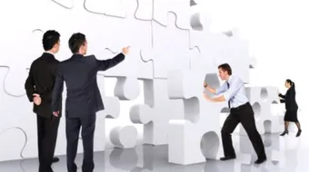 الفرق بين القائد والمدير