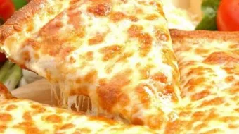 أسهل طريقة لعمل البيتزا فى المنزل