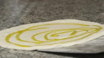 أسهل طريقة لعمل عجينة البيتزا