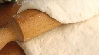 أسهل طريقة لعجينة البيتزا
