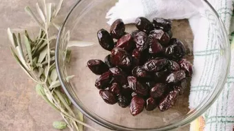 أسرع طريقة لتخليل الزيتون