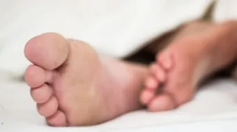 أسرع طريقة لتنعيم كعب القدمين