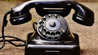 أول من اخترع الهاتف