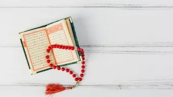 أول من أمر بجمع القرآن في مصحف واحد