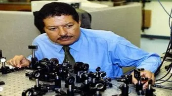 اختراع أحمد زويل