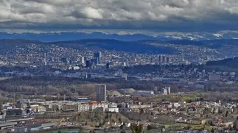 أكبر مدينة من ناحية عدد السكان في سويسرا