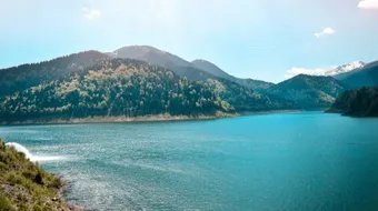 أكبر بحيرة عذبة في العالم