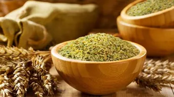 طريقة عمل طاجن الفريك بالكبد والقوانص