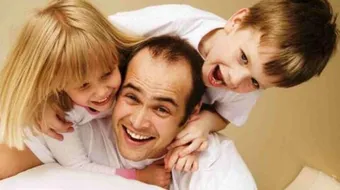 العلاقة بين الآباء والأبناء