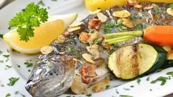 طريقة عمل السمك بالفرن بالقصدير